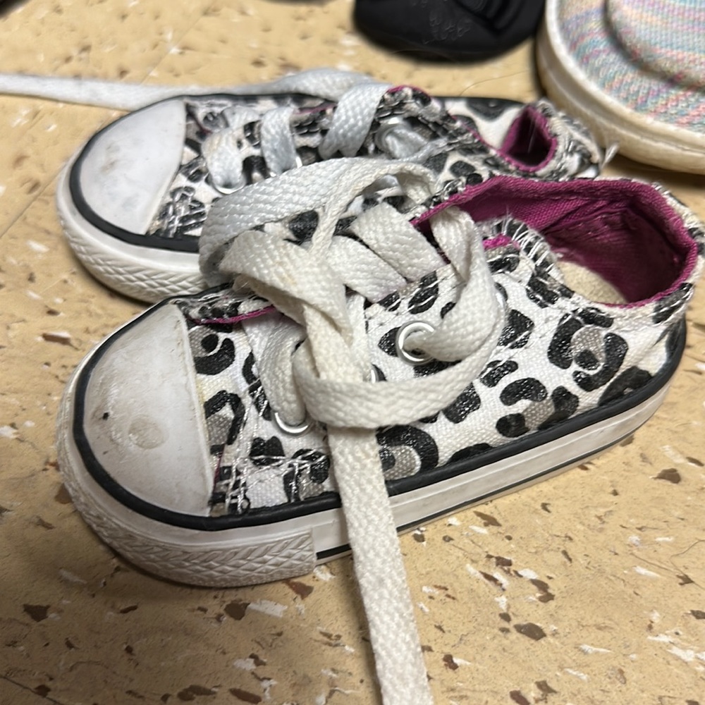 Converse - Picture 2 of 2